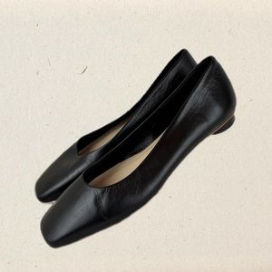 EVERLANE Black Italian Leather Ballet Flats w/ Square Toe, Circle Heel Sz 6.5